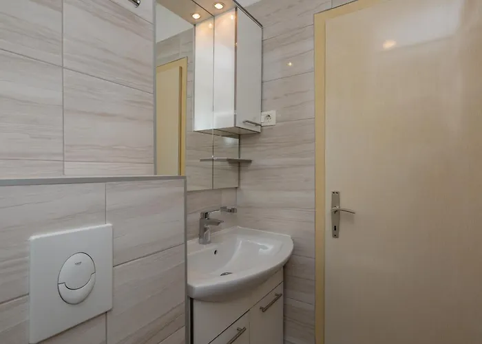 Πανσιόν Ivka 3*