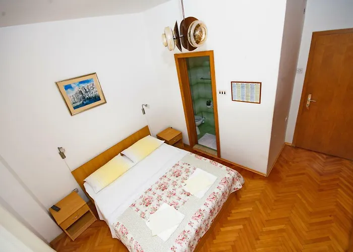 Πανσιόν Ivka 3*